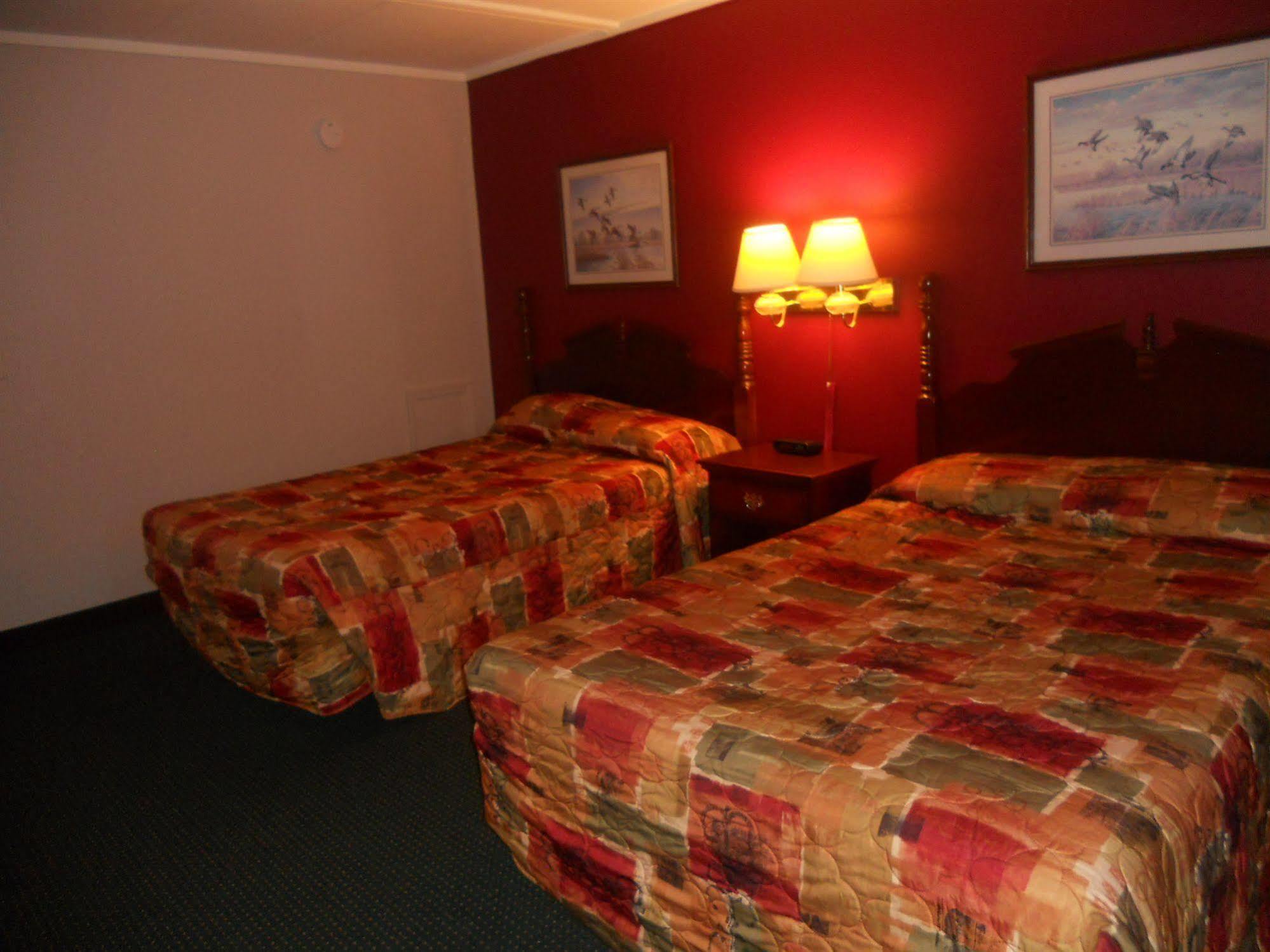 Rapids Inn & Suites Wisconsin Rapids Exterior foto